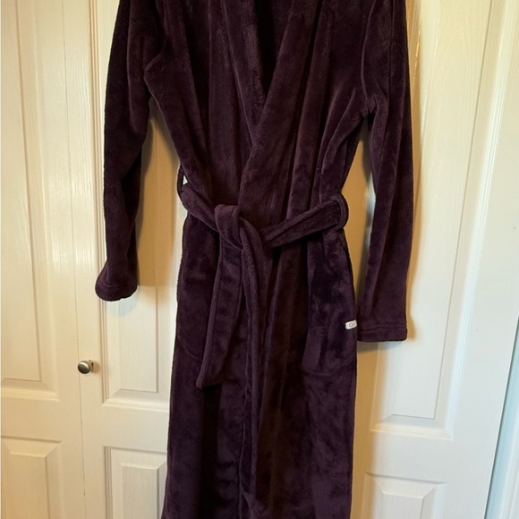 Women’s UGG Fuzzy Burgundy Bathrobe plush size medium cozy - Picture 2 of 5